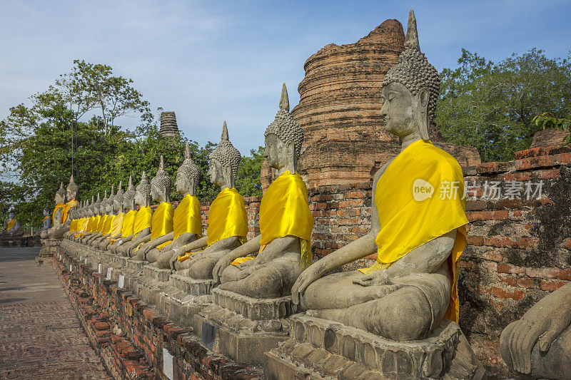 泰国著名寺庙Yai Chaimongkol的佛像